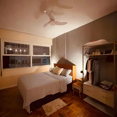 Quadra praia! Loft industrial requintado NOVO para 4 pessoas vizinho COPACABANA PALACE!-2